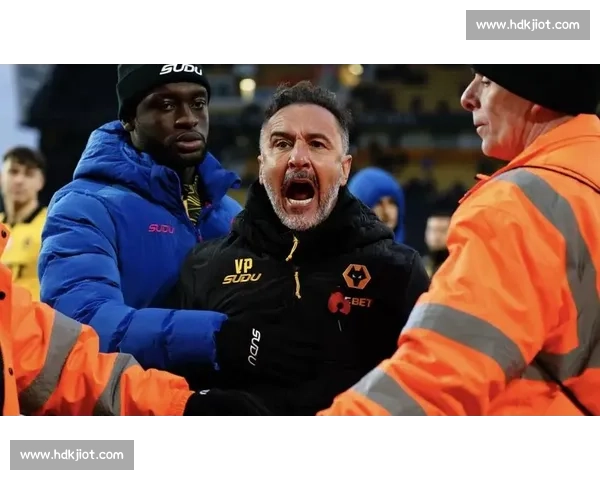 两个月冰火两重天：佩雷拉的掌声与嘘声